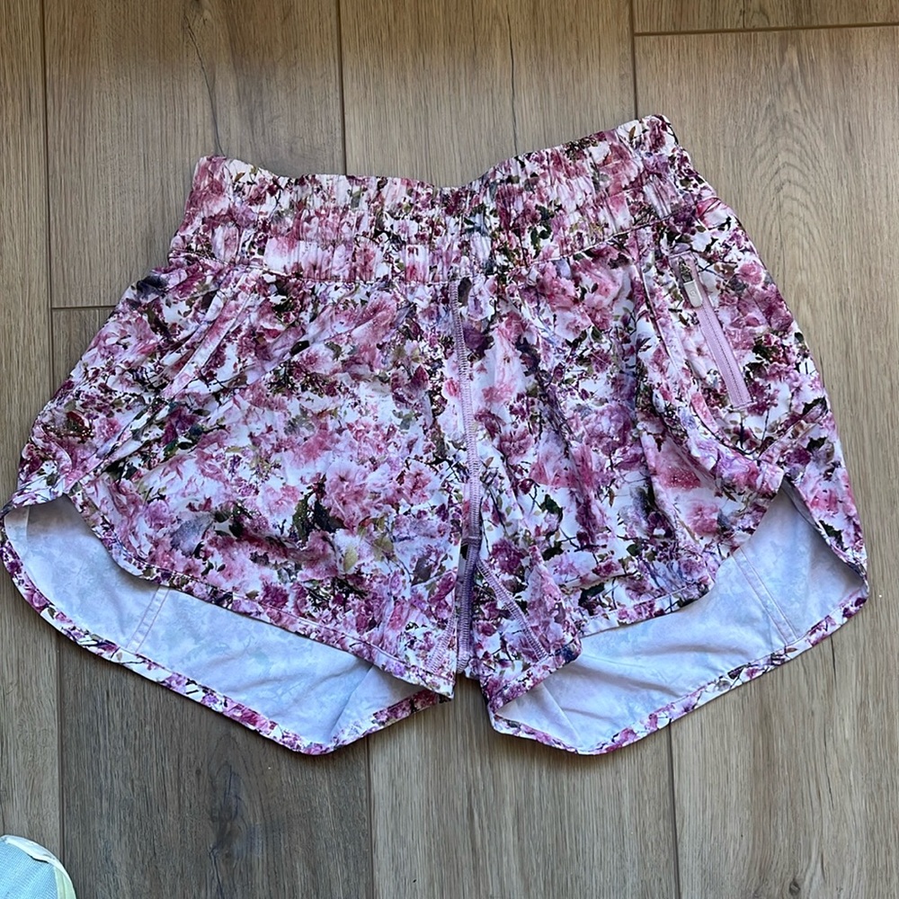 LULULEMON SHORTS SIZE 8